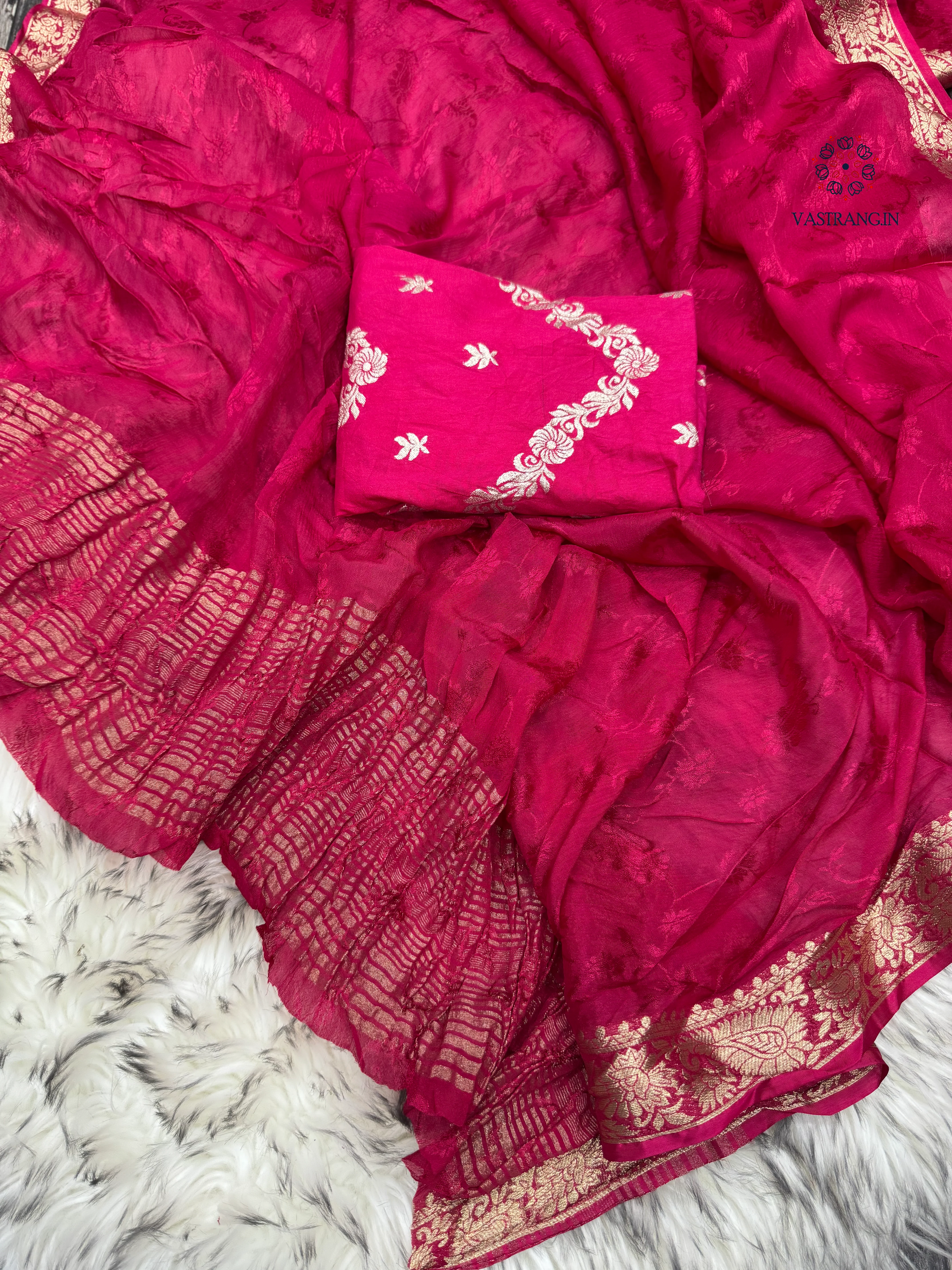 Wedding Wear Viscose Chinnon Fabric All Over Jacquard Weaving Pattern Fancy Designer Saree With Blouse - Image 3